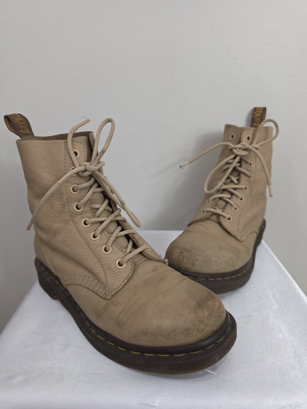 Dr. Martens Beige Leather Lace-Up Ankle Women's Boots - Picture 11 of 15